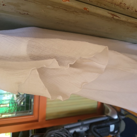 GAUZY SOFT SURROUNDINGS TOP - Picture 3 of 9